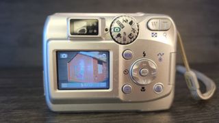 Cámara digital Nikon Coolpix 2200 de 2 MP