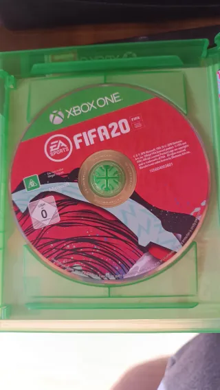 Xbox One S 500GB + Controller + FIFA 20 e Black Ops 4