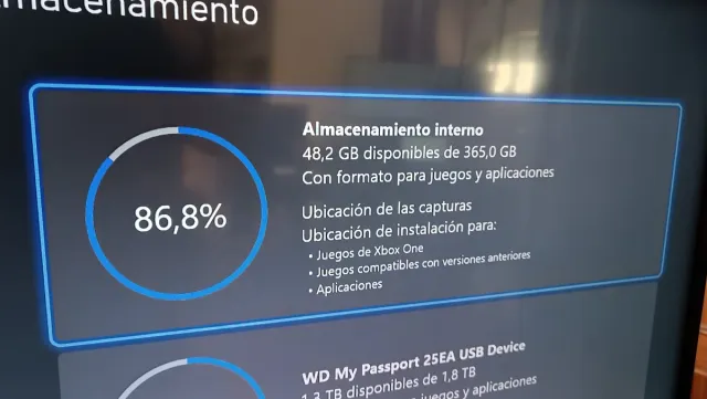 Xbox One S 500GB + Mando + FIFA 20 y Black Ops 4