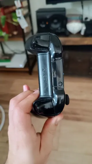 Xbox One S 500GB + Controller + FIFA 20 e Black Ops 4