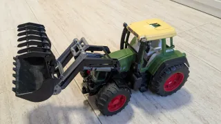 Tractor Bruder con pala frontal