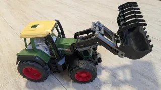 Tractor Bruder con pala frontal