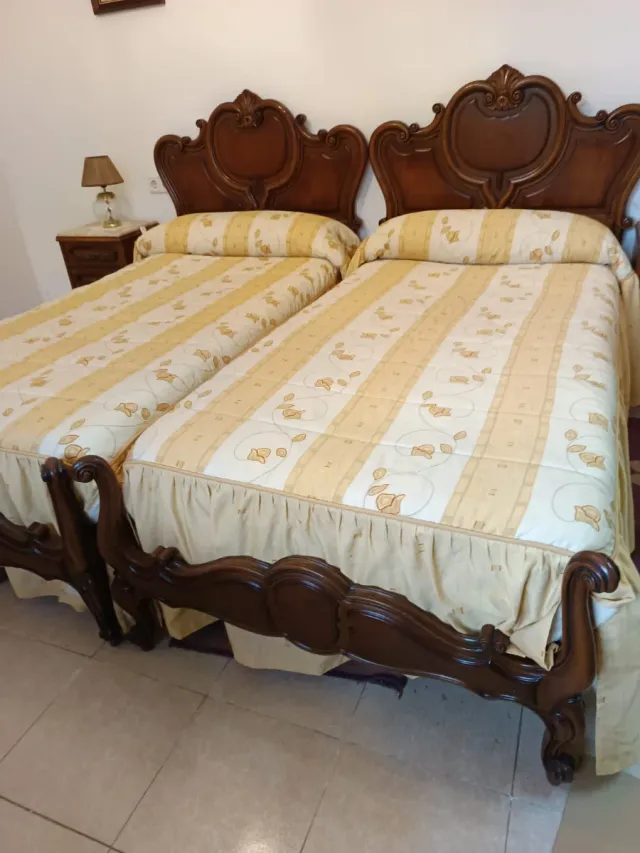 Camas de 90 de  madera tallada (2 unidades)