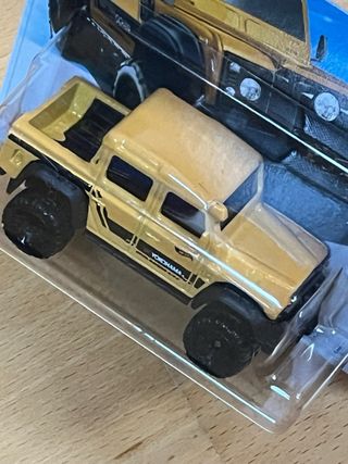Hot Wheels 15 Land Rover Defender Double Cab