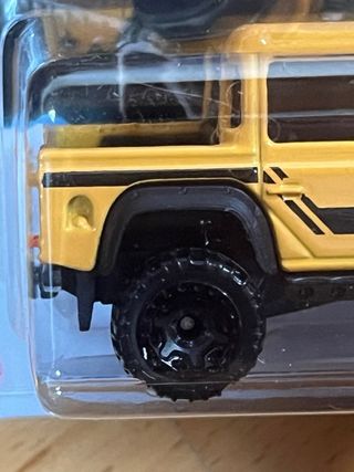 Hot Wheels 15 Land Rover Defender Double Cab