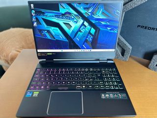 Acer predator helios 300 RTX 3070 schermo 2k QHD