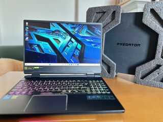 Acer predator helios 300 RTX 3070 schermo 2k QHD