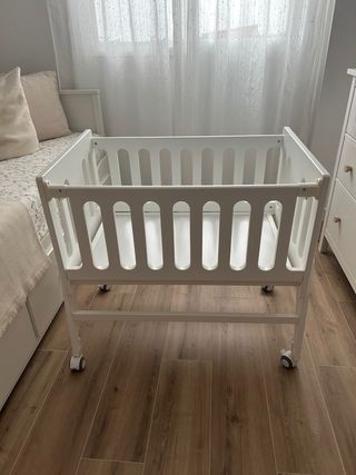 Minicuna colecho / Baúl juguetes / Escritorio