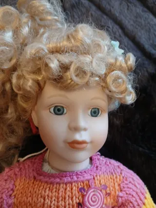 Muñeca de porcelana vintage