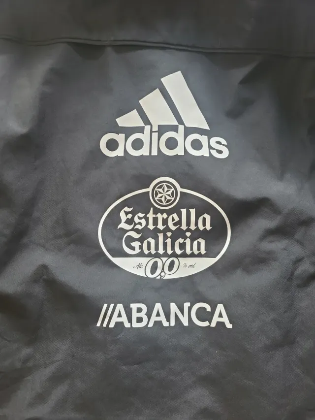Chubasquero Celta de Vigo Adidas talla 11-12