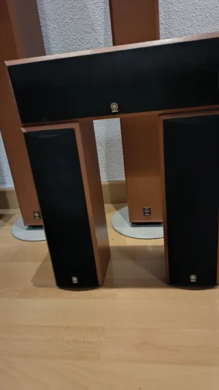 Altavoces Yamaha 5.1 Madera Caoba y Acero