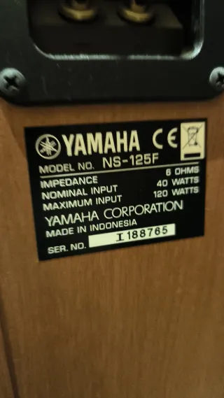 Altavoces Yamaha 5.1 Madera Caoba y Acero