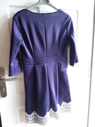 Vestido morado con encaje