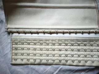 Faja Beige con Cierre de Ganchos