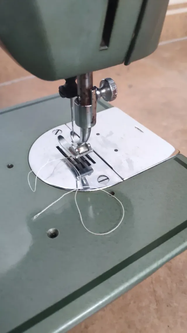 Máquina de coser Refrey 427