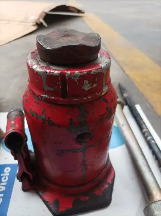 Lote herramientas: Gato, llave y más