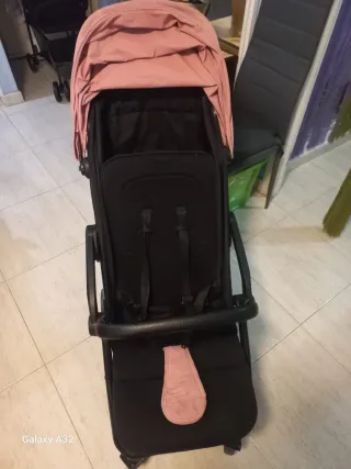 Carrito de bebé rosa y negro