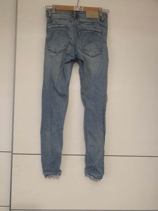 Vaqueros desgastados efecto roto