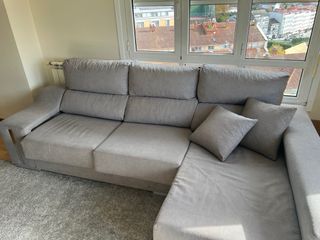 Sofá chaise longue gris 3 plazas + 2 puffs