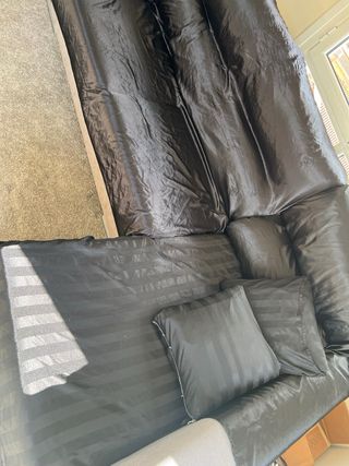 Sofá chaise longue gris 3 plazas + 2 puffs