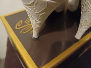 Zapatos de tacón Suyvi blancos