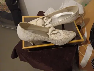 Zapatos de tacón Suyvi blancos