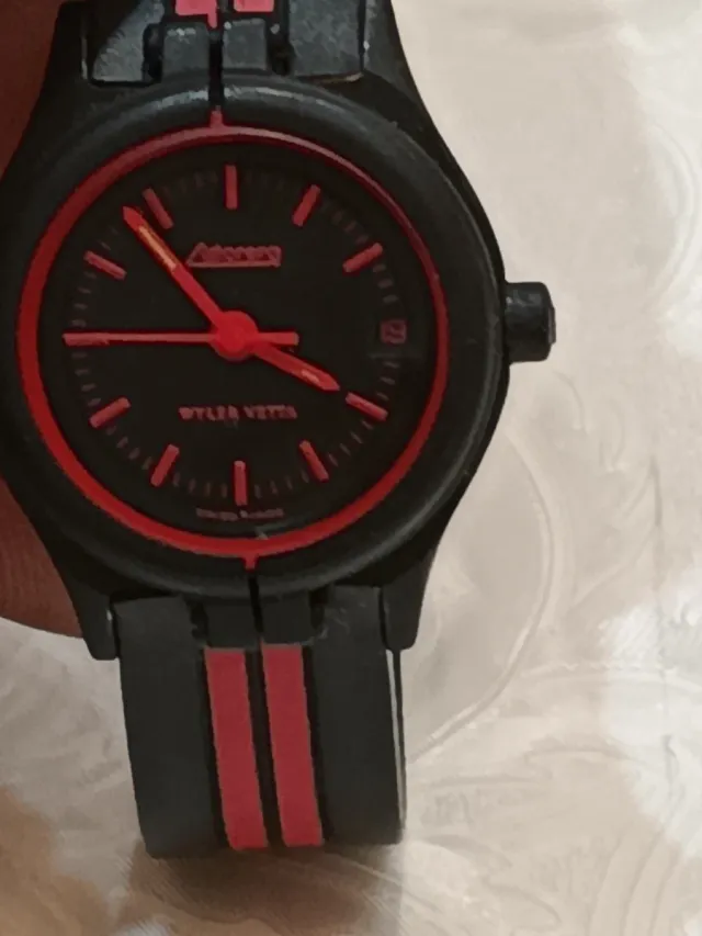 Orologio Wyler Vetta Nero e Rosso