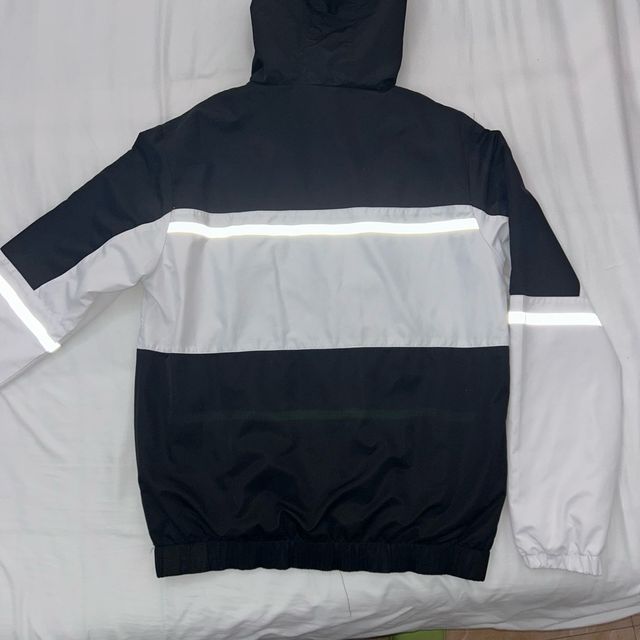 Chaqueta Nike Air Anorak Negra y Blanca