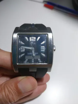 Reloj Negro y Plateado