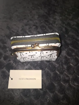 Portatessere e portamonete con fiocchi