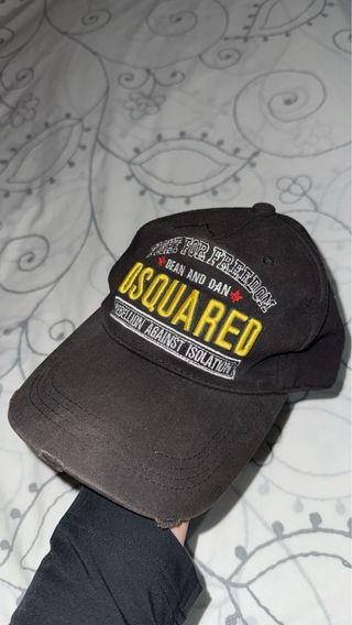 Gorra DSQUARED2 Negra y Amarilla
