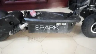 Patinete eléctrico negro