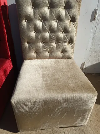 Sillón capitoné terciopelo rojo y dorado