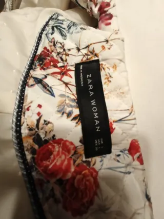 Cazadora floral acolchada