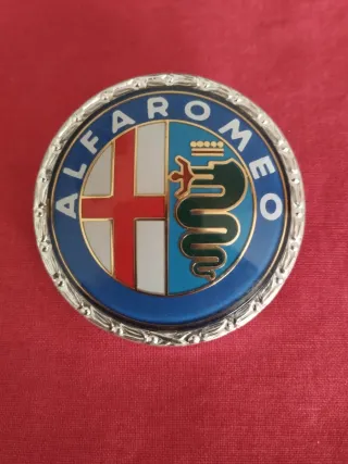 Coppia fregi loghi stemmi Alfa Romeo ricambi auto