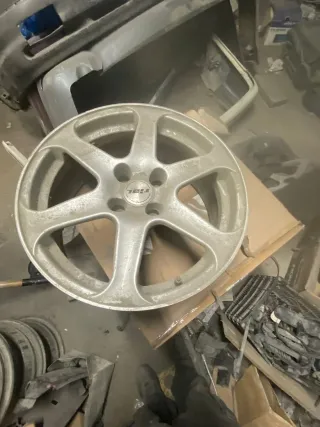 Llanta Rial plateada