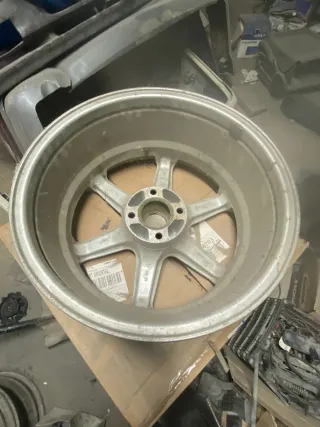 Llanta Rial plateada