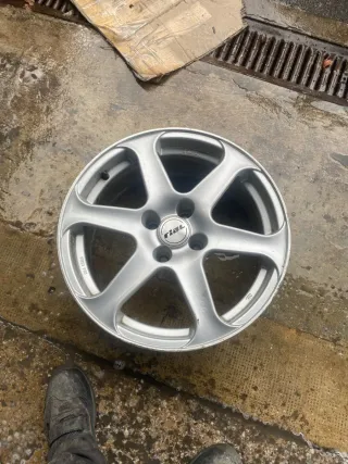 Llanta Rial plateada