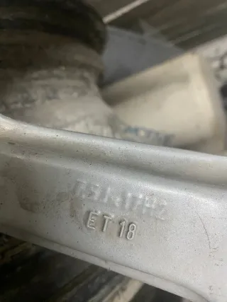 Llanta Rial plateada 17"4x108