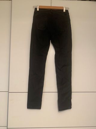 Pantalones pitillo negros