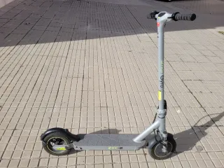 Monopatín Eléctrico Smartgyro 10" con casco Inteli