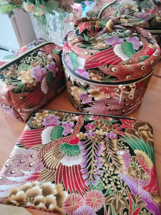 Neceser Cosmetiqueras Estampado Pavo Real.