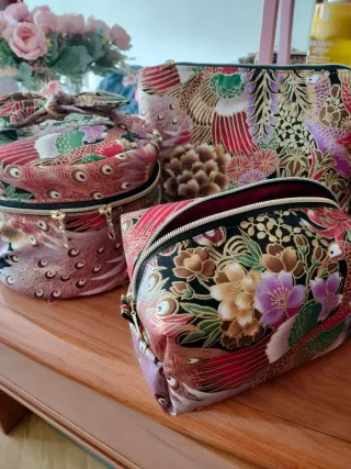 Neceser Cosmetiqueras Estampado Pavo Real.