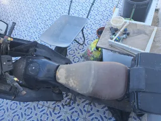 Moto BMW 1100 sin papeles y sin llave algo negocia