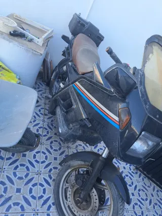 Moto BMW 1100 sin papeles y sin llave algo negocia