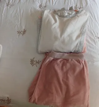 Pijama 2 piezas gris y rosa es muy suave ,verlo