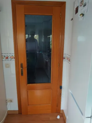 PUERTA DE COMEDOR CON CRISTAL VISELADO