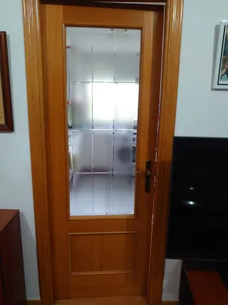 PUERTA DE COMEDOR CON CRISTAL VISELADO