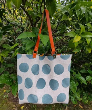 Bolso reversible.Hecho a mano.Asas piel