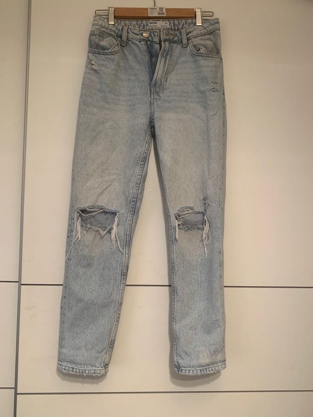 Vaqueros rotos desgastados